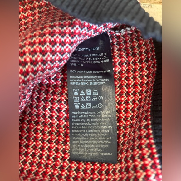 Tommy Hilfiger Sweater, Boys Size L (12-14). - Picture 3 of 3